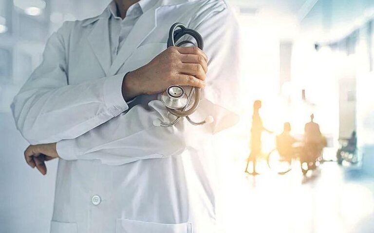 V roce 2025 vyplatil Karlovarský kraj na náborových příspěvcích téměř 14 milionů korun